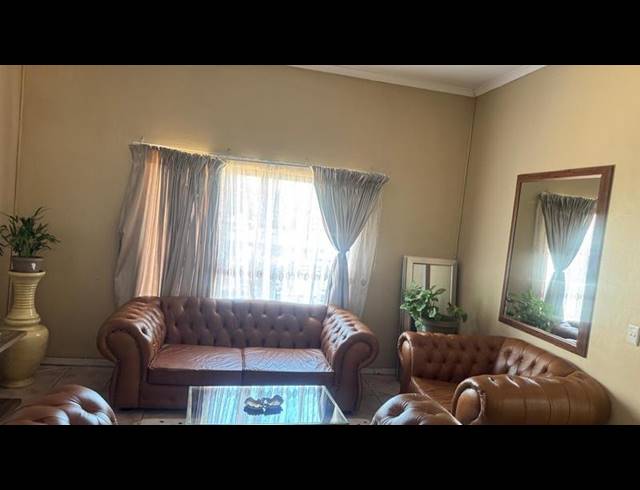 3 BEDROOM SIMPLEX FOR SALE IN SHARONLEA